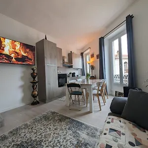 2 Pieces , Centre , 100 Metres Des Plages. Appartement